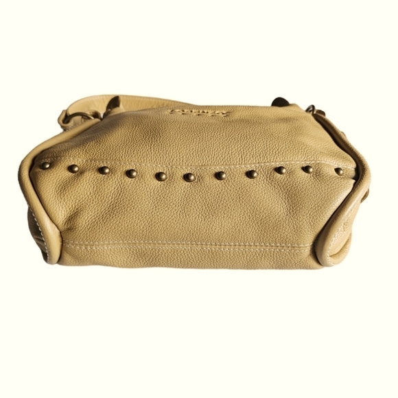 LORENZO BANFI beautiful hobo bag in a soft leather cream color with studs. New. - Picture 5 of 7